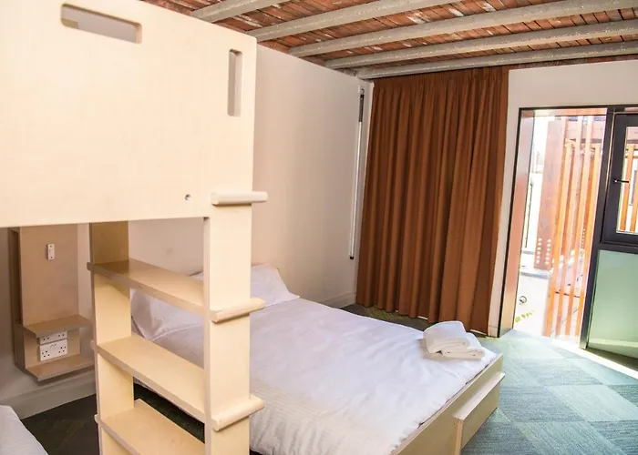 Neptune'S Hostel