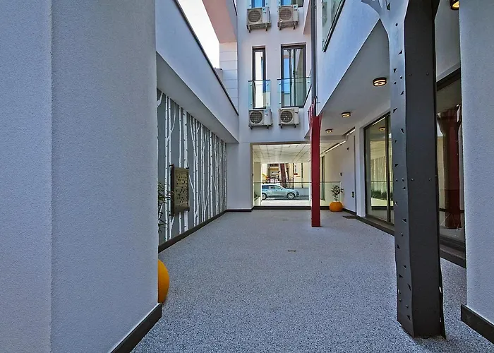 No 6 Apartments