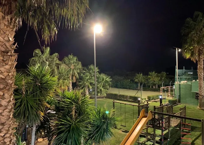 Villa de tres casas con padel y piscina