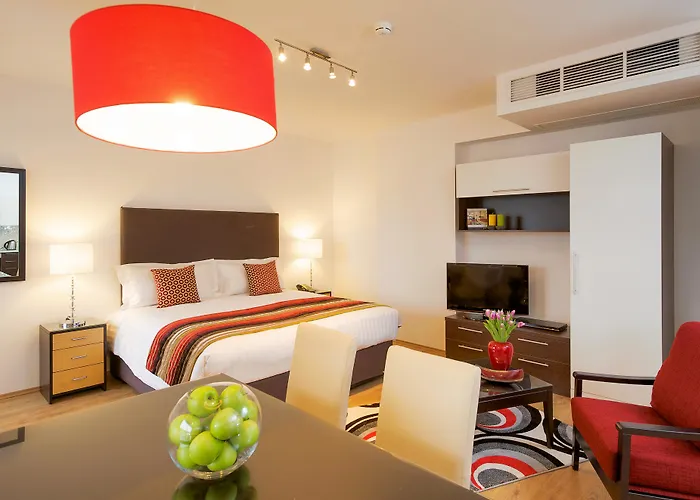 Escala Hotel & Suites