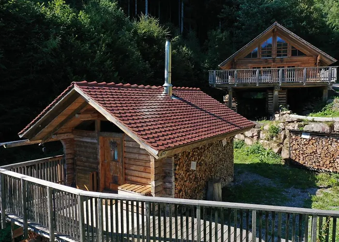 Schwarzwald Romantikhütte - Zweisamkeit - mit Bettwäsche, Handtücher und Holz