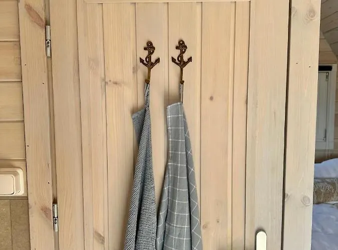 LODGE, een super knus tiny house, nabij vaarwater en haven!