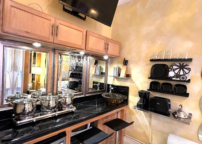 The International Cozy Inn