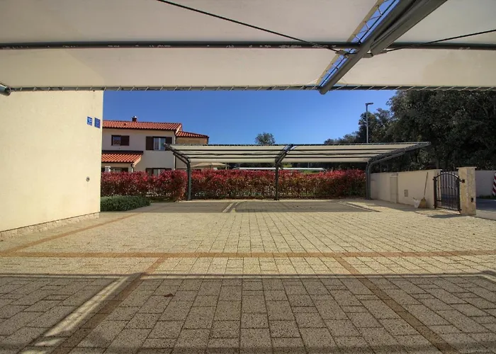 Ferienhaus Mit Privatpool Fuer 10 Personen Ca 200 Qm In Banjole, Istrien Istrische Riviera