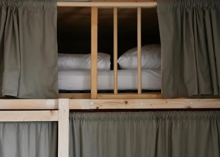 Marilyn - Glamping im Mercedes DüDo auf Camping Seeblick