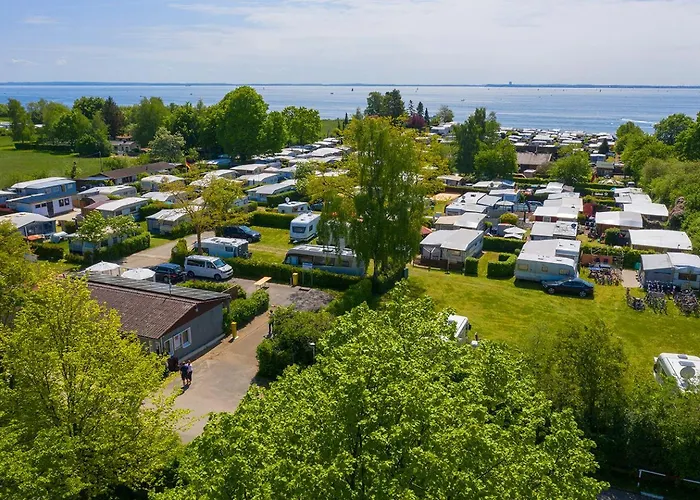 Marilyn - Glamping im Mercedes DüDo auf Camping Seeblick