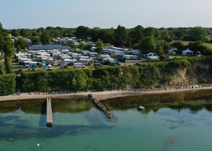 Marilyn - Glamping im Mercedes DüDo auf Camping Seeblick