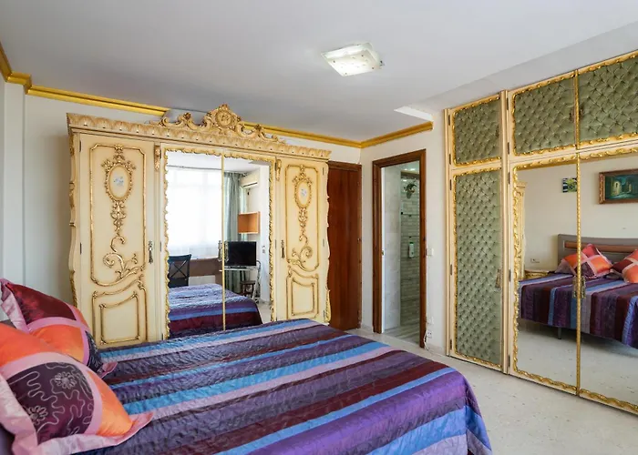 Suite Habitacion extra Large con baño privado en Benalmadena