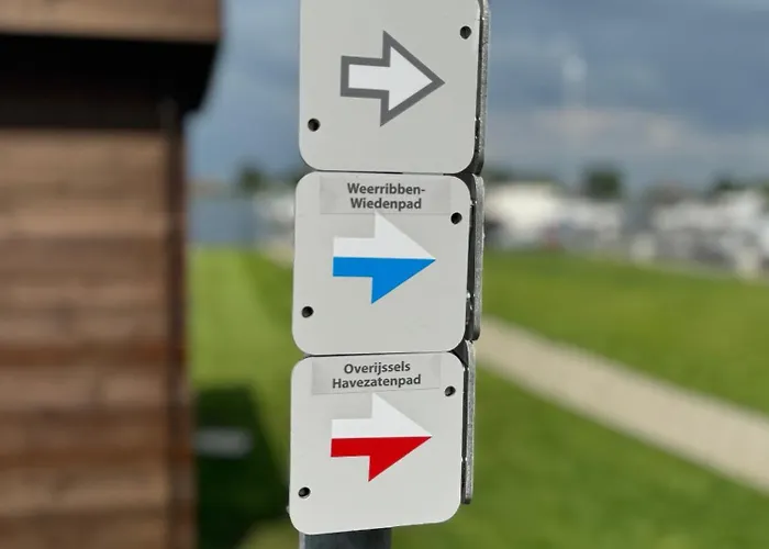 LODGE, een super knus tiny house, nabij vaarwater en haven!