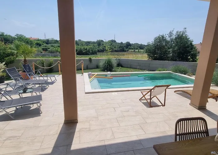 Villa Mira
