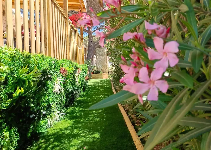 Le Lagon Rose Nice Bungalow Camping Siblu Le Mar Estang Canet-En-Roussillon, 2 Rooms, 2 Bathrooms, 2 Tv, Free Wifi, Sheets & Towels Included, Beach At 5 Mn Walk