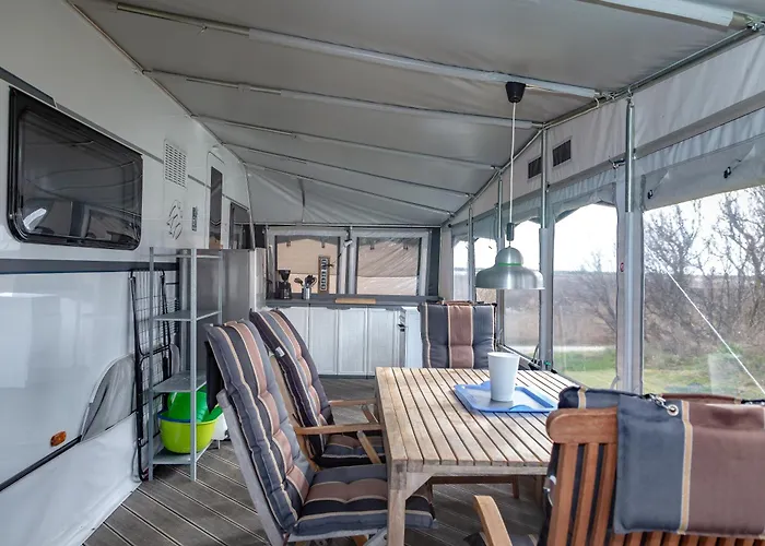 CAMPING-SYLT Wohnwagen mit Blick aufs Meer