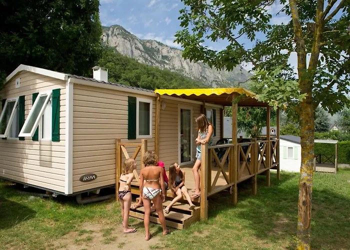Camping Familial - Parc Aquatique - Grande Aire De Jeux A La Montagne