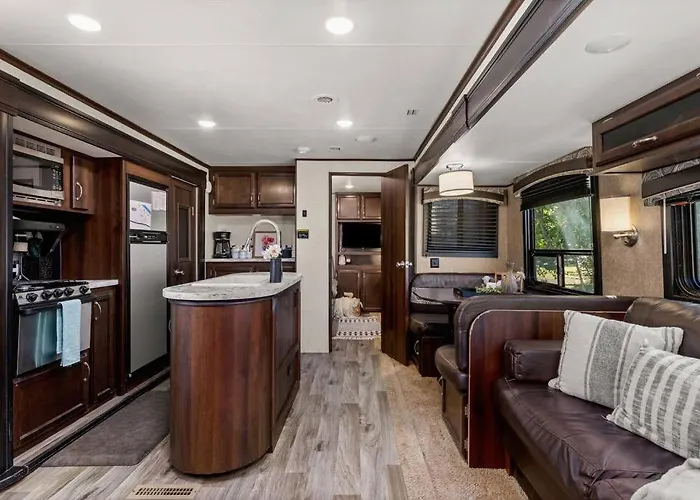 Pets Welcome Spacious Rv Sleeps 7 + River Access