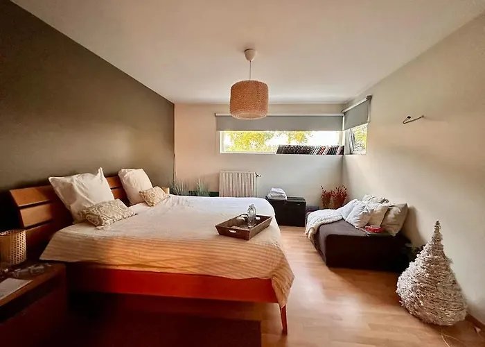 La Maison Noire Au Coin
