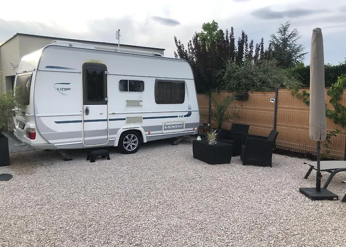La Croisée, Caravane avec toilette et lavabo - particulier