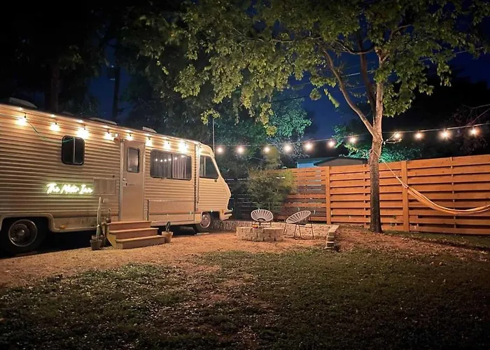 Retro Motorhome - Epic Outdoor Shower And Firepit