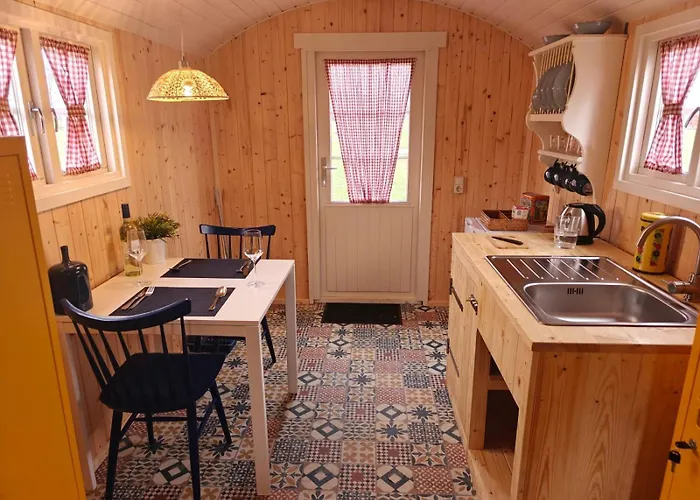 Pipowagen 2 persoons Camping Lindershoeve Bergeijk