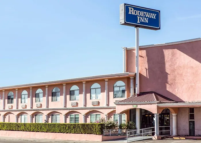 Rodeway Inn Near Melrose Ave