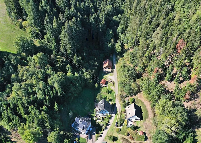 Schwarzwald Romantikhütte - Zweisamkeit - mit Bettwäsche, Handtücher und Holz
