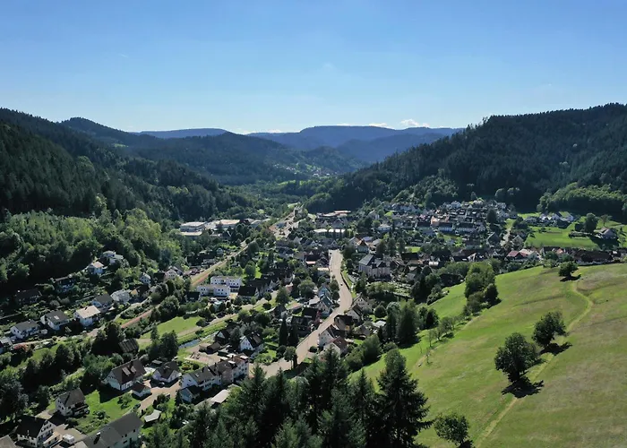 Schwarzwald Romantikhütte - Zweisamkeit - mit Bettwäsche, Handtücher und Holz