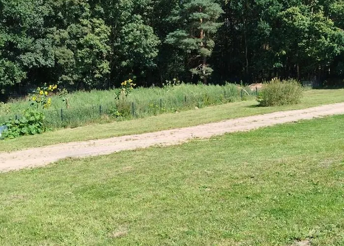 Wohnwagen auf Tierschutz Landhof inmitten der Natur