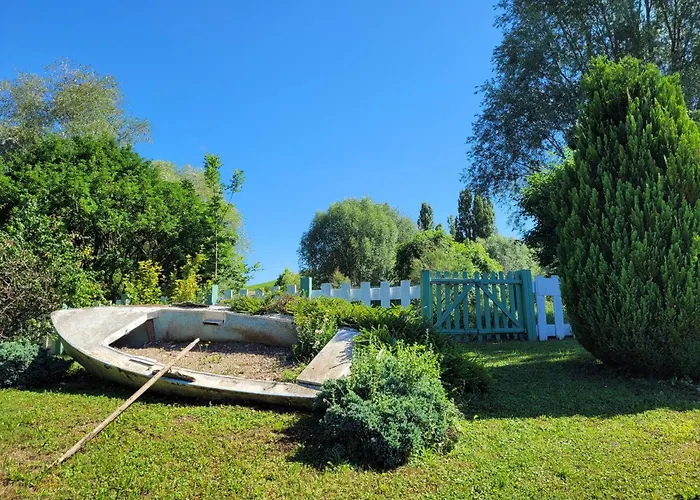 La Colline aux Fustes