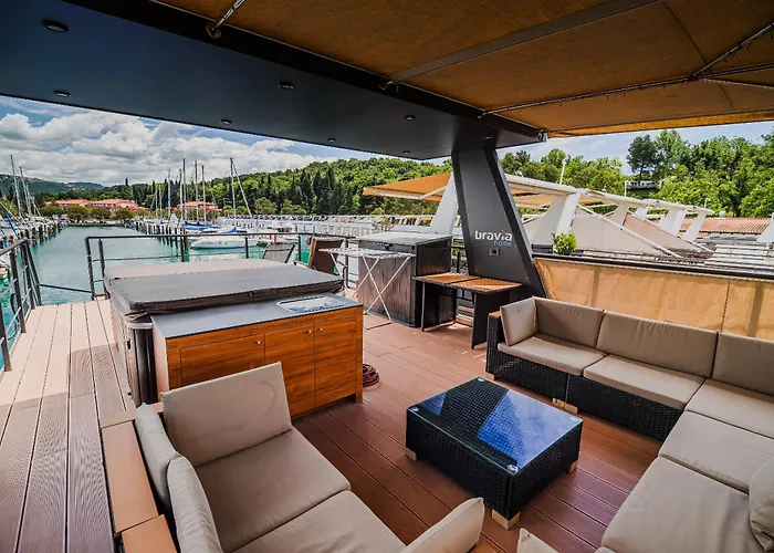 Floating House Bravia