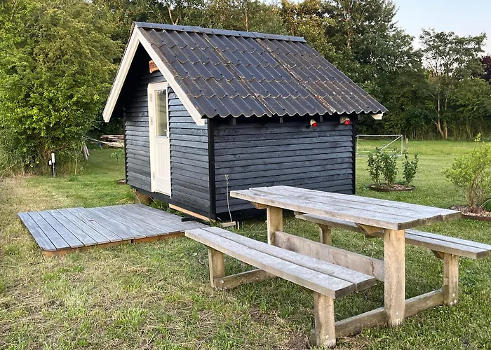 Hyggelig hytte i landlig idyl