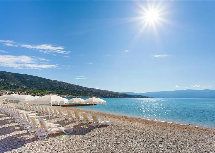 Victoria Camping Baska Beach