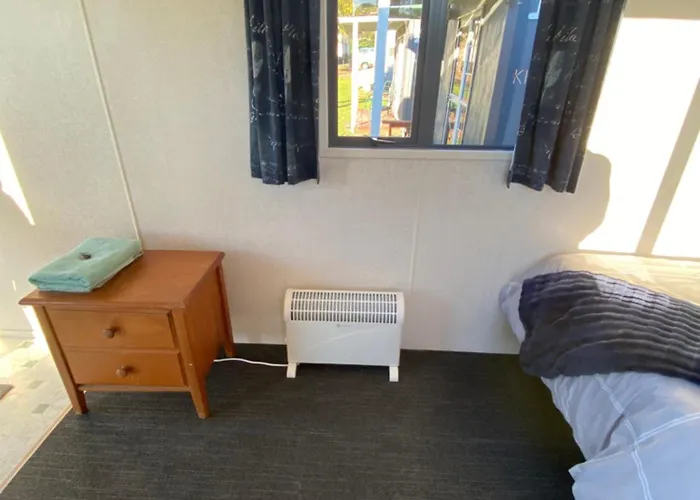 Waitomo Farmstay - Fantail Cabin 6