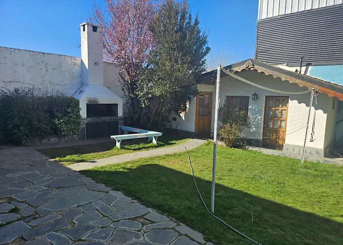 Universal Traveller'S Hostel