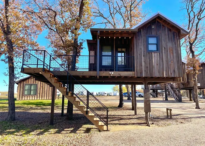 The Wren Treehouse 15 Min To Magnolia Baylor