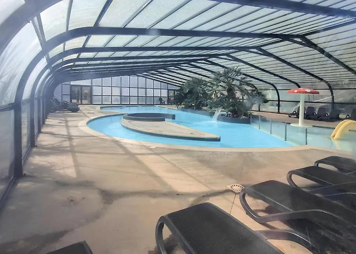 3 Bedroom Lovely Stacaravan In Tregunc