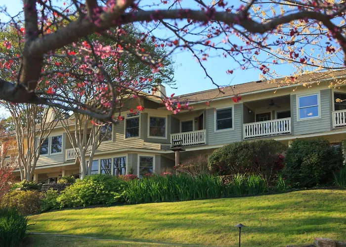 Lookout Point Lakeside Inn