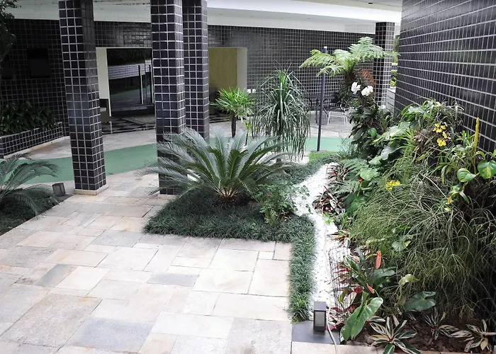 Plaza Inn Small Town Flat