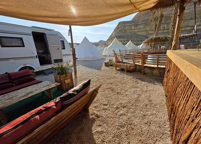 Glamping Caravans In The Crater- גלמפינג קרוואנים במכתש