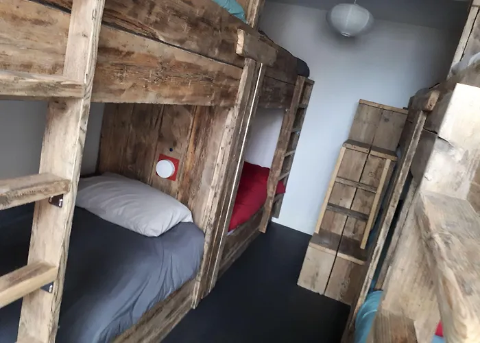 Ty Glyndwr Bunkhouse, Bar And Cafe