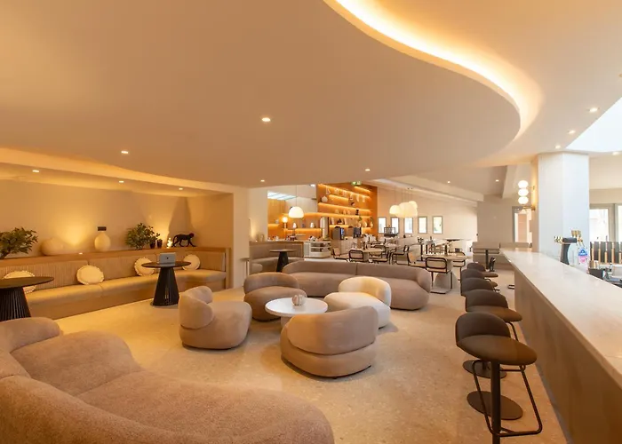 Golden Tulip Avignon Le Paradou