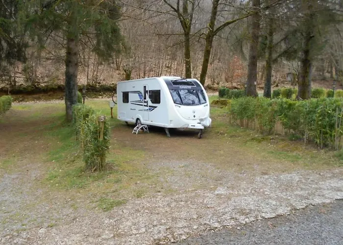 Camping Les Roussilles - Nature, Pool, Restaurant