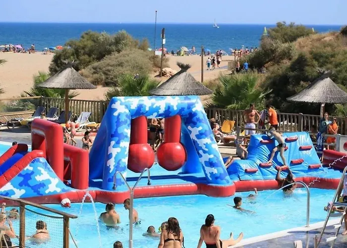 Zecamping 4 Etoiles Chiens Acceptes Piscine Chauffee Et Toboggans