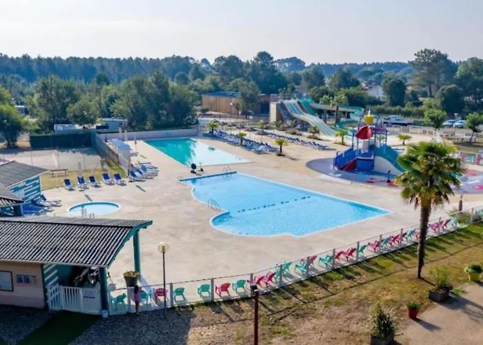 MH 479 3 chambres et 2 salles de bain dans camping 4 étoiles