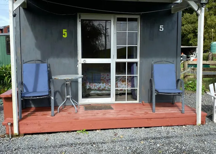 Waitomo Farmstay - Kiwi Cabin 5