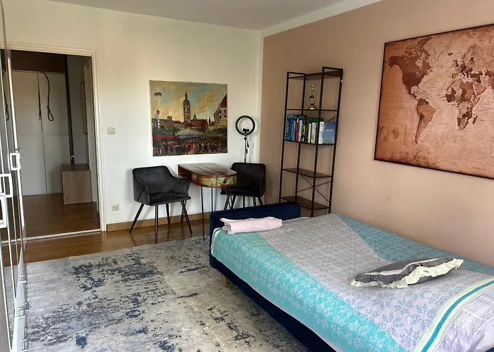 Beautiful Private Room - In A Shared Apartment