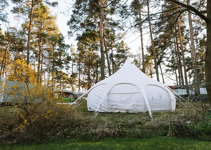 Glampingzelt auf Naturcampingplatz am See