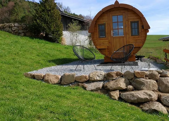 Schlaffass - kleiner Berghof im bayerischen Wald