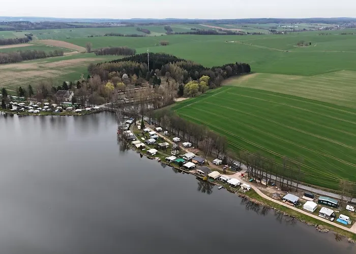 Camping- Pod mit Terrasse und Seeblick 1