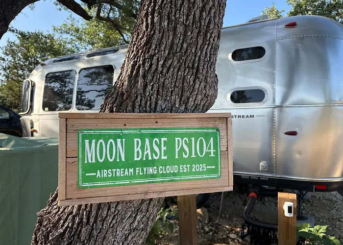 Airstream Flying Cloud At Pennington Grove