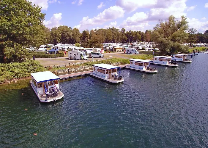 Hausboot auf dem Unterbacher See