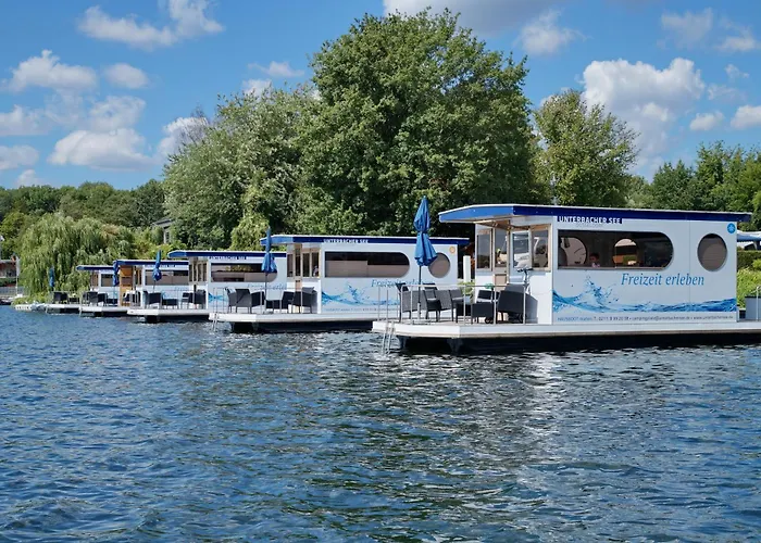 Hausboot auf dem Unterbacher See